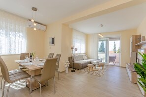 Private kitchen - Apartments Luxury and Sea View (Sibenik)