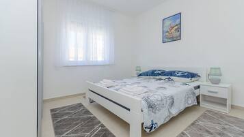 Free WiFi, bed sheets