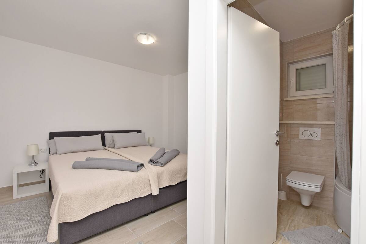 Apartment (A5)