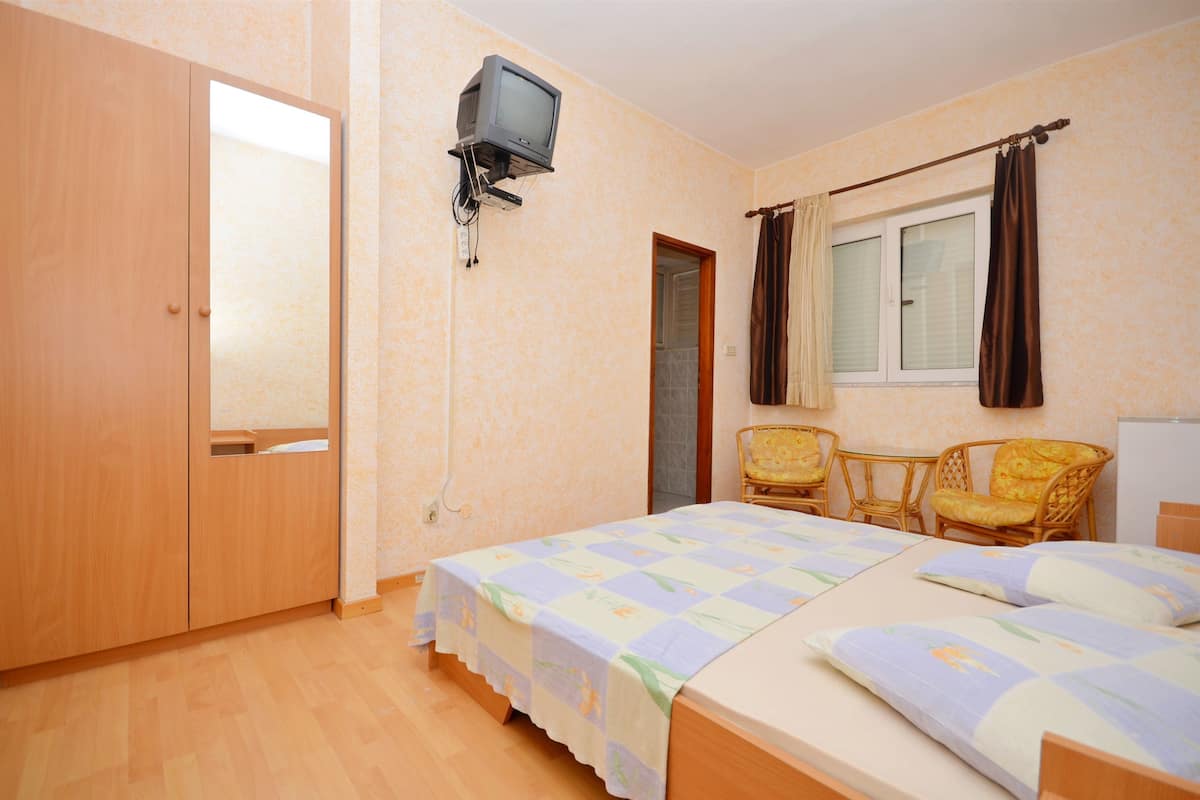 5 bedrooms, WiFi (free)