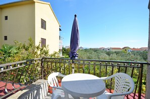 Balcony - Apartment and Rooms Ivana (Tribunj)