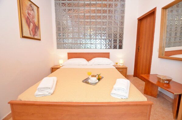 1 bedroom, iron/ironing board, free WiFi, bed sheets