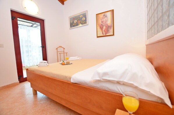 1 bedroom, iron/ironing board, free WiFi, bed sheets