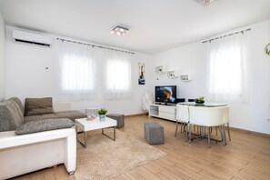 House | Living room | DVD player - House Goran (Kolan)