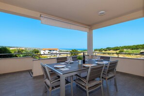House | Terrace/patio