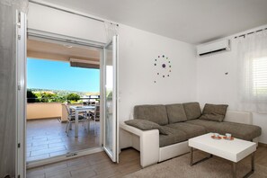 House | Living room | DVD player - House Goran (Kolan)