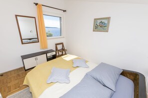 Fer et planche à repasser, Wi-Fi gratuit, draps fournis