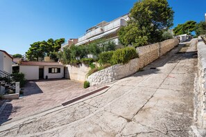 Property grounds - Apartments Villa Bok (Okrug)