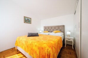 Apartment (A3) | Iron/ironing board, free WiFi, bed sheets - Apartments Villa Bok (Okrug)