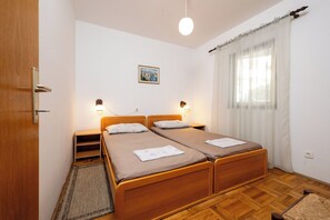 Apartment (A4) | Iron/ironing board, free WiFi, bed sheets - Apartments Villa Bok (Okrug)