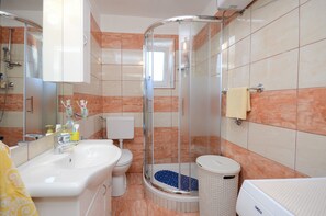 Bathroom | Shower - Apartment Milan (Senj)