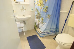 Salle de bain | Douche, séchoir à cheveux