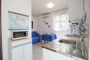 Private kitchen | Fridge, microwave, stovetop, espresso maker - Apartment Miroslav (Novi Vinodolski)