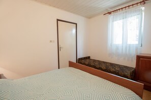 1 chambre, fer et planche à repasser, accès au Wi-Fi (inclus)