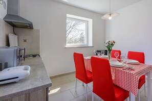 Cuisine privée | Réfrigérateur, micro-ondes, four, plaque de cuisson
