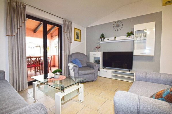 Apartment (A2) | Living room