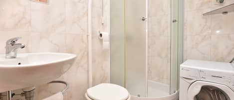 Salle de bain | Douche, séchoir à cheveux