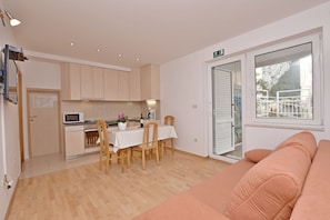 TV - Apartment Mate (Omis)