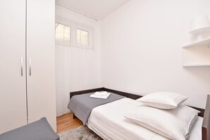 Iron/ironing board, free WiFi, bed sheets