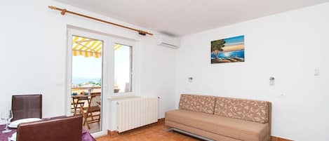 Apartment (A1) | Wohnzimmer | Fernseher