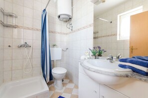 Apartment (A2) | Bathroom