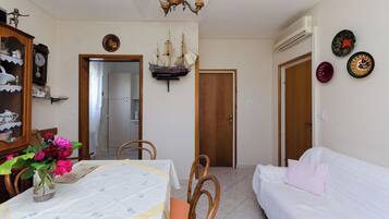 Apartment (A2) | Living room | TV