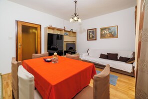Apartment (A1) | Living room | TV - Apartments Zvonimir (Senj)