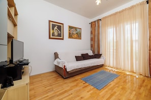 Apartment (A1) | Living room | TV