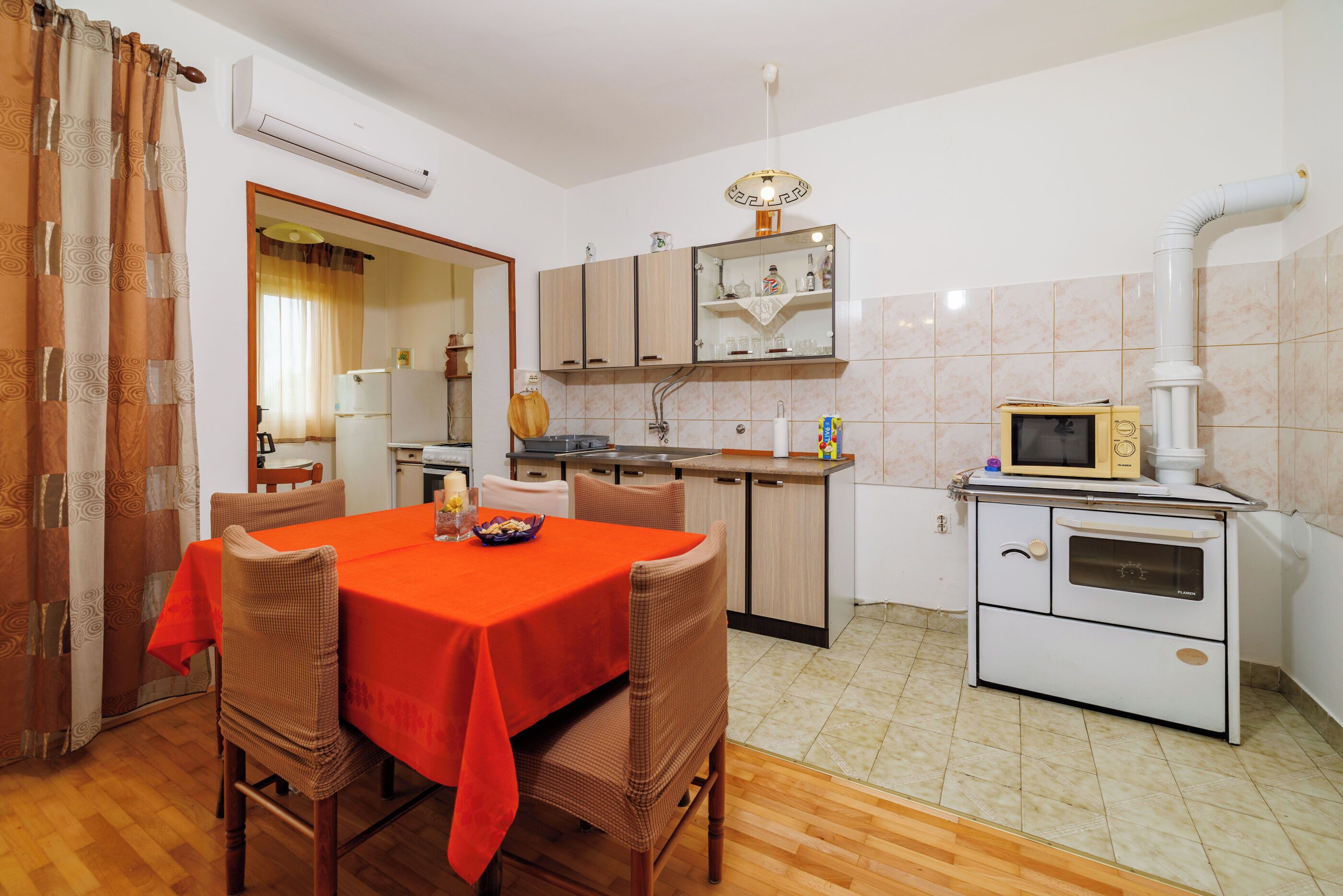 Appartement (A1) | Cuisine privée | Réfrigérateur, four, plaque de cuisson, machine à expresso
