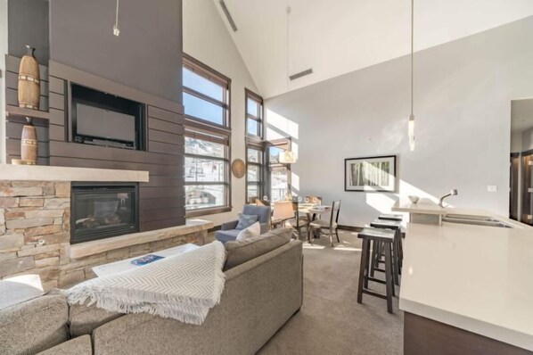 TV, fireplace