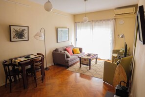 TV, DVD player, books, stereo