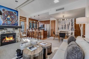 TV, fireplace - Capitol Peak Lodge 3222 (Snowmass)