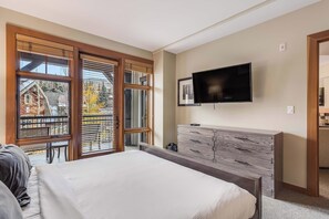 3 slaapkamers, een strijkplank/strijkijzer, reisbedje, wifi