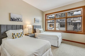 2 chambres, fer et planche à repasser, lit de bébé portatif, Wi-Fi