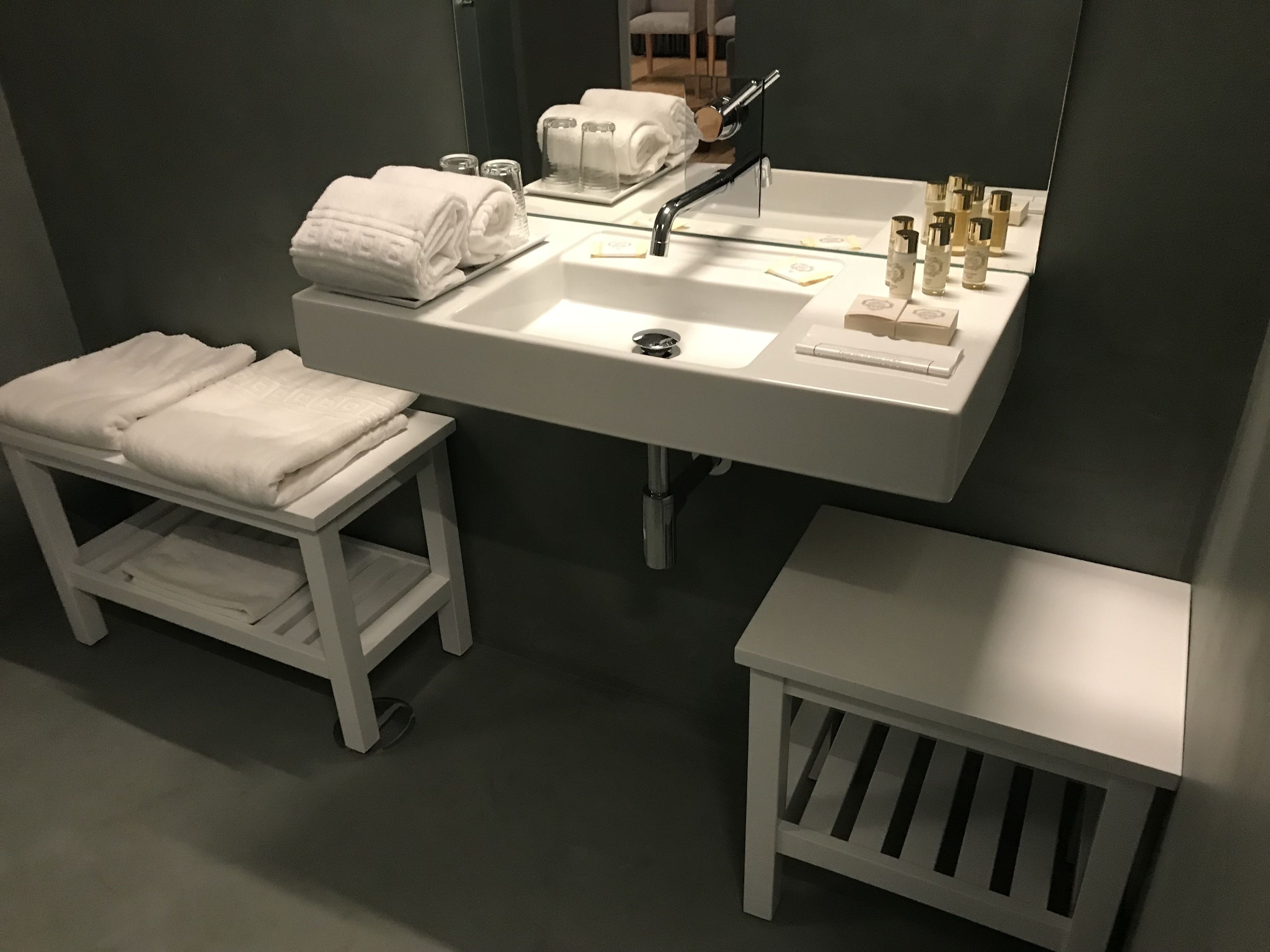 shower, rainfall showerhead, free toiletries, hair dryer