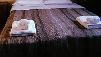 1 habitación, minibar, escritorio y espacio para trabajar con laptop