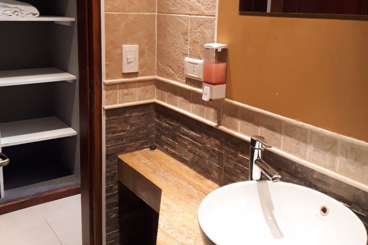 1 bedroom, minibar, desk, laptop workspace