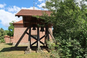 Unclassified image, 4 of 32, button