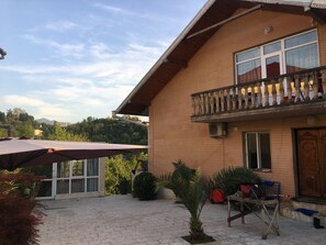 Front of property - Green Cape Guest House (Batumi)