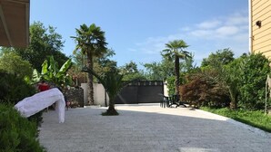 Unclassified image, 4 of 77, button - Green Cape Guest House (Batumi)