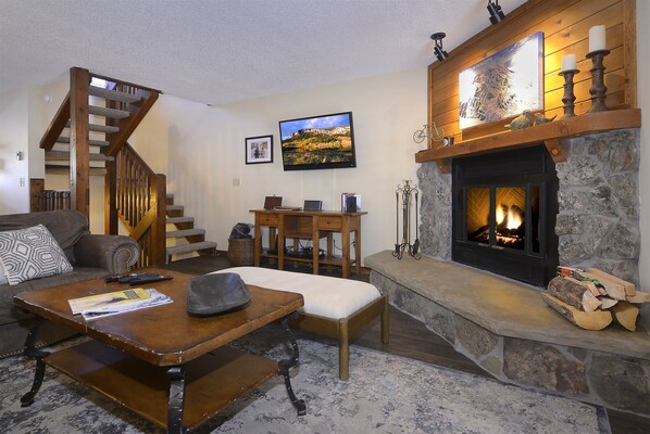 TV, fireplace, DVD player - Crested Mtn. North J5 / Fantastic Townhome Only 70 Yards to Skiing! Hot Tub! (Crested Butte)