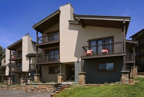 Exterior - Crested Mtn. North J5 / Fantastic Townhome Only 70 Yards to Skiing! Hot Tub! (Crested Butte)