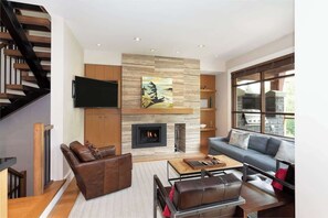 Téléviseur, foyer, bureau