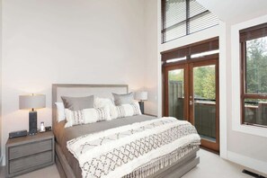 4 habitaciones, tabla de planchar con plancha, wifi y ropa de cama 