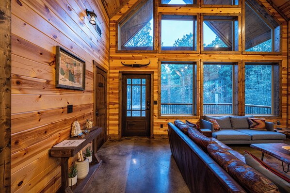 Smart-TV, Kamin, Videospiele, DVD-Player