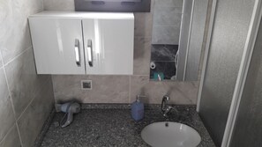 Superior-Zimmer | Badezimmer | Dusche, Haartrockner, Hausschuhe, Seife