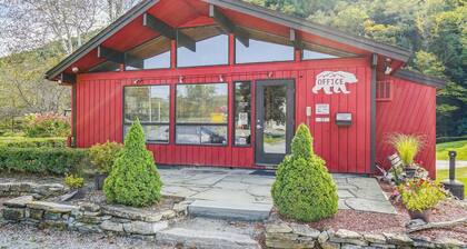 Deluxe 2-huoneen Queen-sviitti 1. kerroksessa, jossa on lämmitetty uima-allas