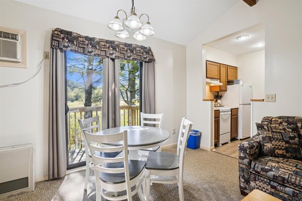Interior - Deluxe Two Bedroom Suite on the 1st floor with outdoor heated pool 10304 (Killington)