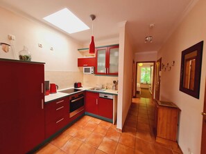 Refrigerador, microondas, horno y lavavajillas 