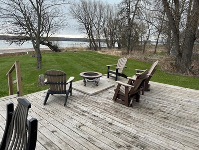 Freighters in front yard!  Private Sandy Beach - Large Deck - Best View on River